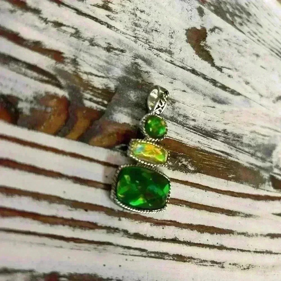 RMN signed Green rhinestone silver-tone Pendant - Picture 3 of 4